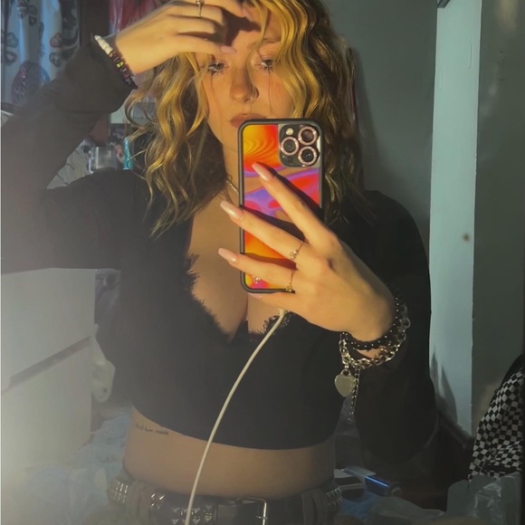 Meet your Posher, Cass - Picture 3 of 4